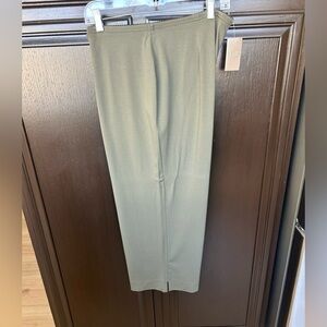 JJill olive green cropped pants. Size Large